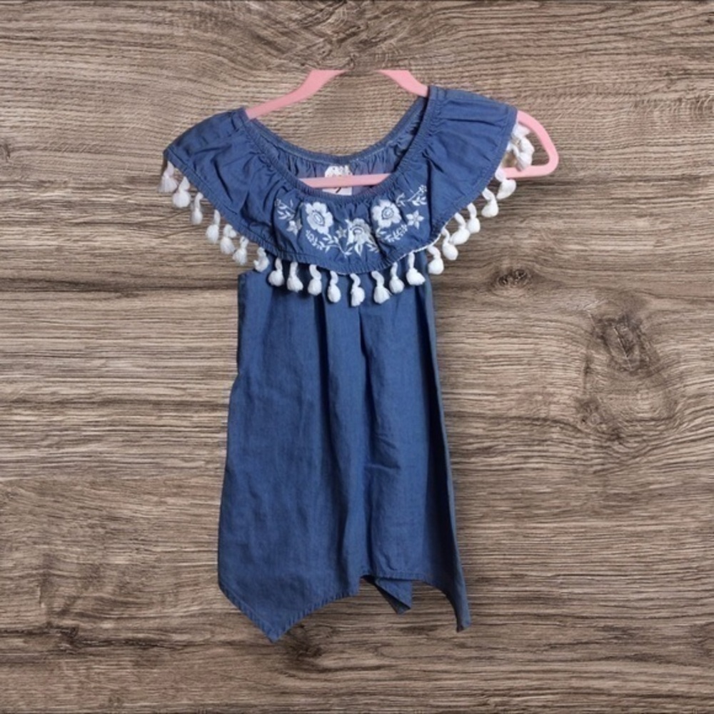 Self-esteem, blue chambray sleeveless embroidered top. Large.